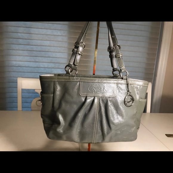 EUC Coach Gray/Silver Patent Leather Gallery Tote F13781 excellent  Condition - Picture 8 of 10